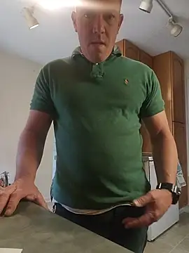 Bigtater1999 online show from April 28, 8:25 pm