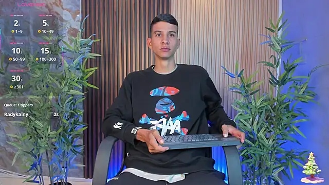 Aaron Scoot online show from December 18, 12:44 pm