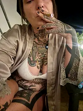 Snapshot of lizzardqueeen chatting on September 29, 9:30 pm lizzardqueeen online show from September 29, 9:30 pm