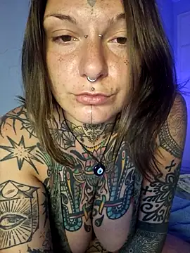 Snapshot of lizzardqueeen chatting on October 14, 5:47 pm lizzardqueeen online show from October 14, 5:47 pm