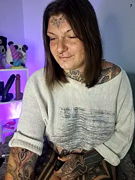 Snapshot of lizzardqueeen chatting on November 8, 7:12 pm lizzardqueeen online show from November 8, 7:12 pm