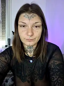 Snapshot of lizzardqueeen chatting on November 11, 5:02 pm lizzardqueeen online show from November 11, 5:02 pm