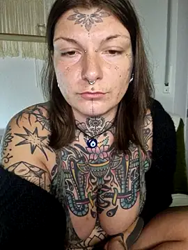 Snapshot of lizzardqueeen chatting on November 15, 4:10 am lizzardqueeen online show from November 15, 4:10 am