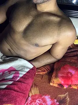 Snapshot of Vampire_xoxo chatting on February 6, 3:48 am Vampire xoxo online show from February 6, 3:48 am