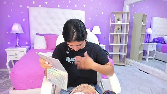 Snapshot of scarlette_15_ chatting on October 22, 3:40 am scarlette 15 online show from October 22, 3:40 am