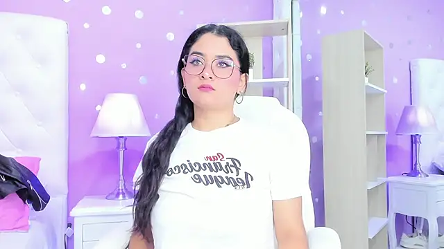 Snapshot of scarlette_15_ chatting on November 26, 3:18 am scarlette 15 online show from November 26, 3:18 am