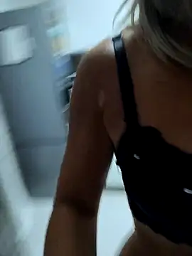 Snapshot of porcedda38 chatting on September 15, 4:23 am porcedda38 online show from September 15, 4:23 am