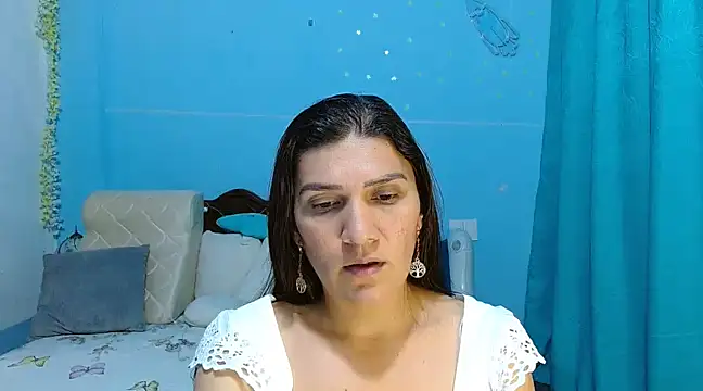 Snapshot of venus_swet_ chatting on February 9, 2:28 am venus swet online show from February 9, 2:28 am