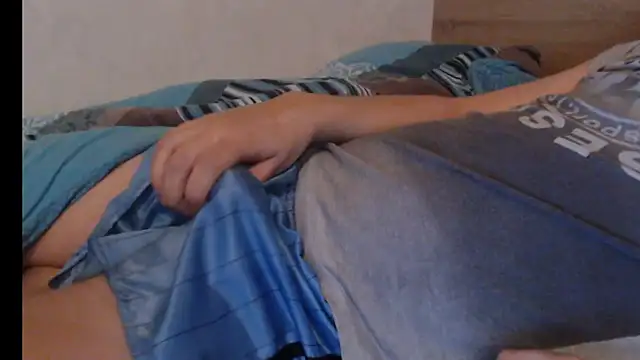 Snapshot of Shortboy84 chatting on January 30, 5:41 am Shortboy84 online show from January 30, 5:41 am