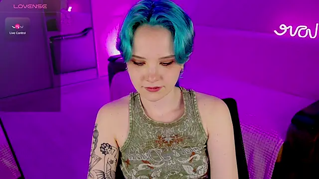 School Love online show from February 5, 4:14 pm