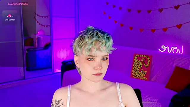 School Love online show from March 16, 1:06 pm