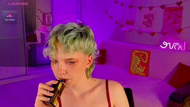 School Love online show from March 17, 4:11 pm