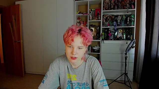 Snapshot of School_Love chatting on May 20, 7:14 am School Love online show from May 20, 7:14 am