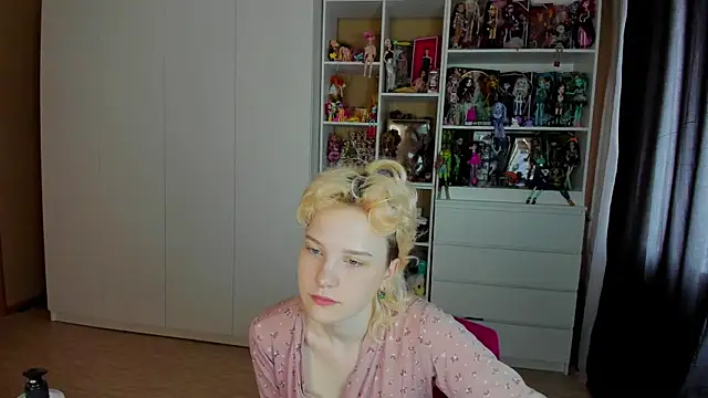 School Love online show from July 14, 8:08 am