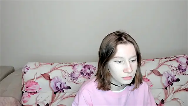 Snapshot of EnigmaSee chatting on December 5, 11:49 am EnigmaSee online show from December 5, 11:49 am