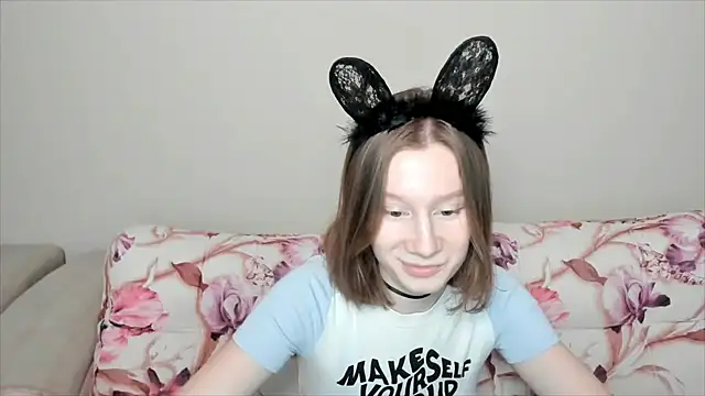 Snapshot of EnigmaSee chatting on December 12, 2:04 am EnigmaSee online show from December 12, 2:04 am