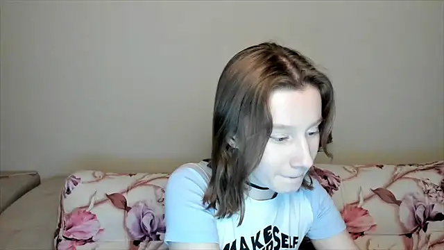 Snapshot of EnigmaSee chatting on January 14, 2:43 pm EnigmaSee online show from January 14, 2:43 pm