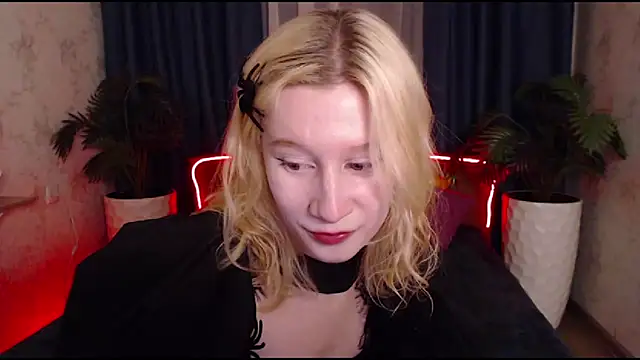 Snapshot of EnigmaSee chatting on November 1, 4:09 pm EnigmaSee online show from November 1, 4:09 pm