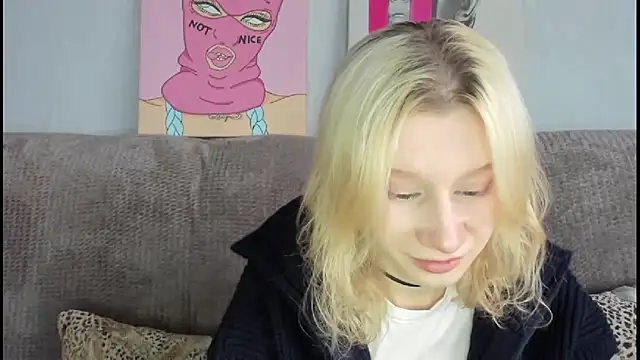 Snapshot of EnigmaSee chatting on November 11, 2:00 am EnigmaSee online show from November 11, 2:00 am