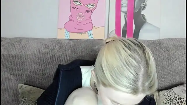 Snapshot of EnigmaSee chatting on November 14, 11:09 am EnigmaSee online show from November 14, 11:09 am