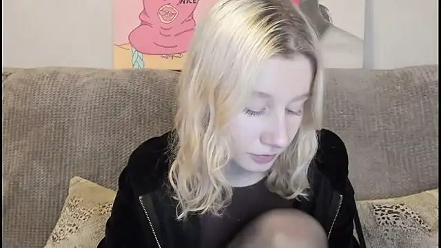 Snapshot of EnigmaSee chatting on November 17, 10:54 am EnigmaSee online show from November 17, 10:54 am