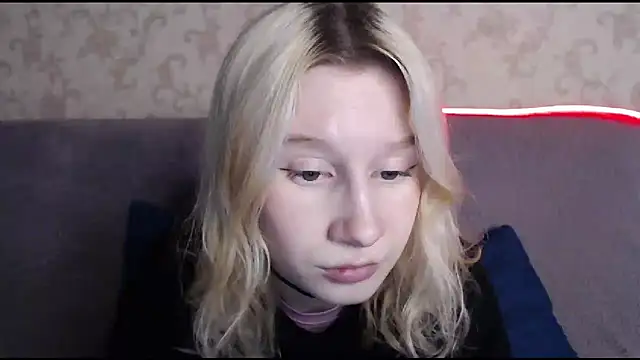 Snapshot of EnigmaSee chatting on November 27, 8:49 am EnigmaSee online show from November 27, 8:49 am