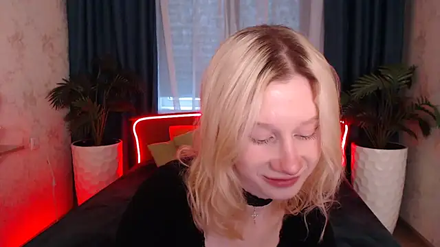 Snapshot of EnigmaSee chatting on December 3, 8:34 am EnigmaSee online show from December 3, 8:34 am