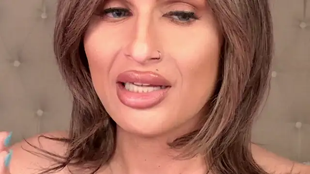 Snapshot of xprettysmilex chatting on January 17, 1:36 am xprettysmilex online show from January 17, 1:36 am