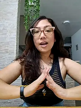 Snapshot of Mia_Ruiz chatting on March 11, 3:37 am Mia Ruiz online show from March 11, 3:37 am