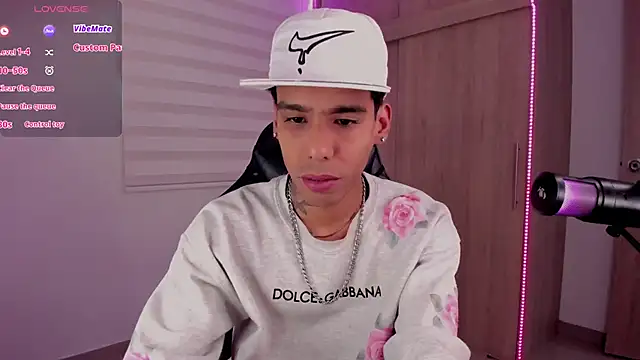 aldrinwhite online show from January 14, 7:53 pm