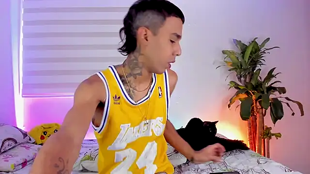 aldrinwhite online show from September 25, 6:44 pm