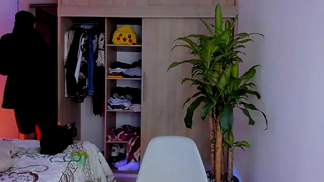 aldrinwhite online show from November 12, 8:52 pm