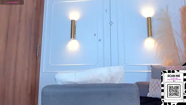 Chrishell  online show from February 3, 3:31 am