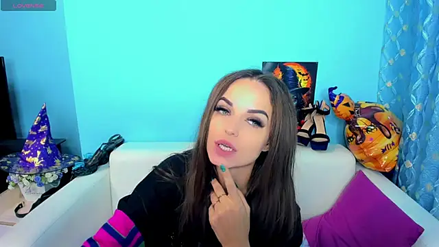 LindaaLu online show from November 13, 3:05 am