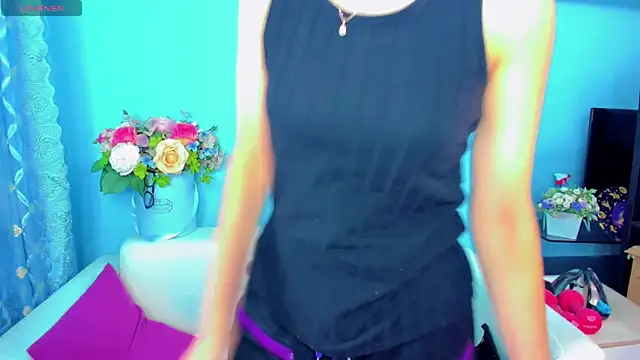 Snapshot of LindaaLu chatting on May 18, 4:51 am LindaaLu online show from May 18, 4:51 am