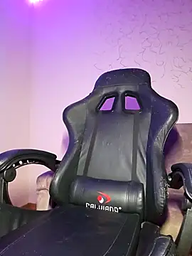 Snapshot of DanaWard chatting on February 11, 11:22 pm DanaWard online show from February 11, 11:22 pm