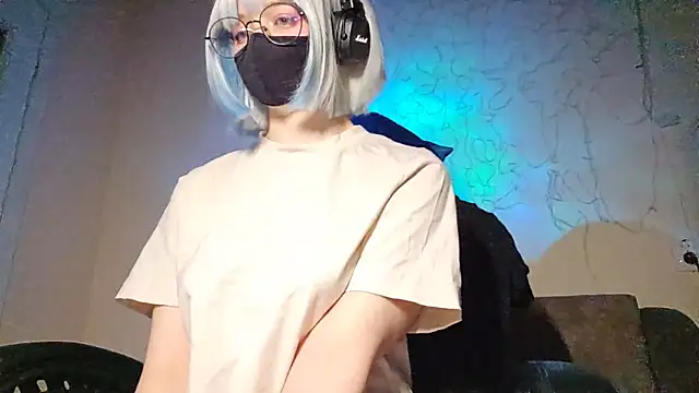 Snapshot of DanaWard chatting on October 2, 9:44 pm DanaWard online show from October 2, 9:44 pm