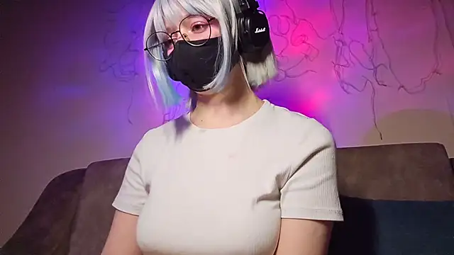 Snapshot of DanaWard chatting on November 15, 9:11 pm DanaWard online show from November 15, 9:11 pm