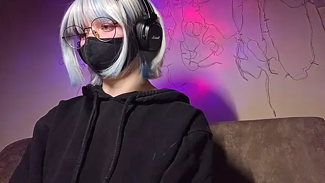 Snapshot of DanaWard chatting on December 16, 9:53 pm DanaWard online show from December 16, 9:53 pm