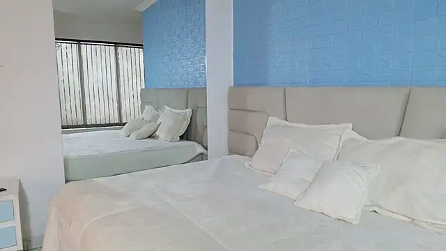 Zoe Benson online show from September 30, 1:49 pm