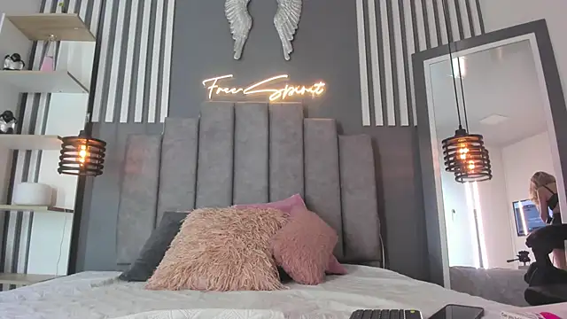 gabriela  gomez online show from February 28, 11:25 am