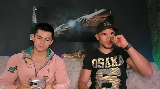 Crhis N Derek online show from December 19, 4:57 pm
