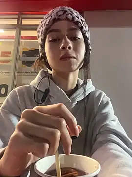 Snapshot of salome-brown chatting on February 21, 12:00 am salome-brown online show from February 21, 12:00 am