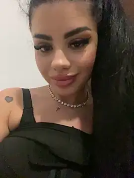 Snapshot of Ameliablack_1 chatting on December 7, 11:01 pm Ameliablack 1 online show from December 7, 11:01 pm