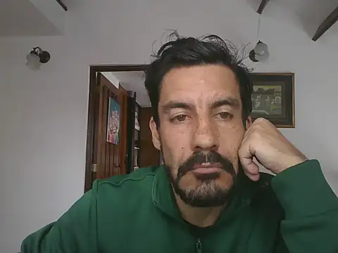 Snapshot of elkike1980 chatting on June 4, 2:01 pm elkike1980 online show from June 4, 2:01 pm