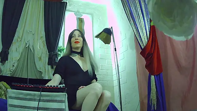 Mary Loon online show from November 12, 4:18 pm