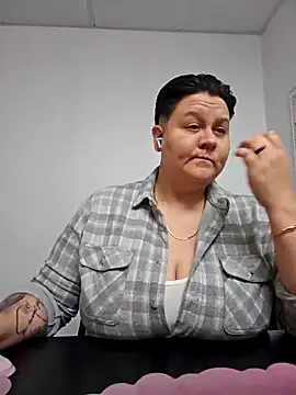 Snapshot of DevilDahm chatting on December 31, 10:12 pm DevilDahm online show from December 31, 10:12 pm