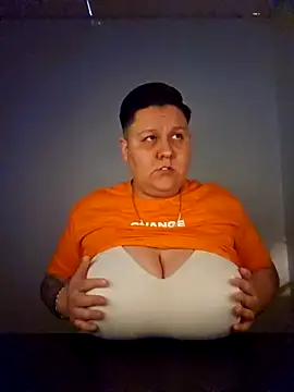 Snapshot of DevilDahm chatting on February 20, 10:26 pm DevilDahm online show from February 20, 10:26 pm