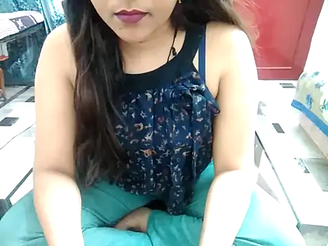 Snapshot of aarushi_sharmaa chatting on February 17, 4:04 pm aarushi sharmaa online show from February 17, 4:04 pm