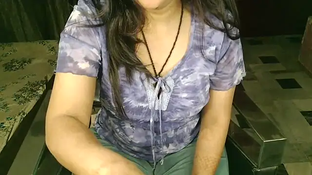 Snapshot of aarushi_sharmaa chatting on November 17, 3:01 am aarushi sharmaa online show from November 17, 3:01 am